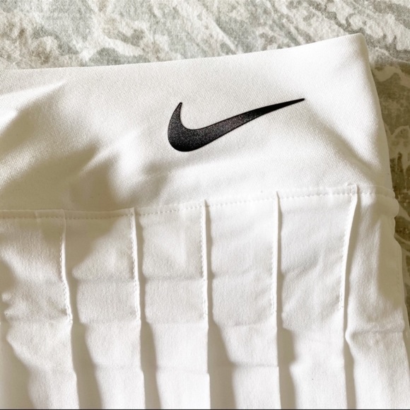 Nike pleated tennis skirt. - Picture 10 of 13